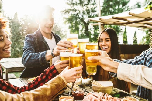 Boire de la bière pour rester en bonne santé ? C'est ce que révèle une étude, mais attention, toutes les bières ne sont pas concernées
