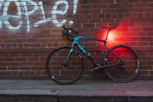 Knog Cobber shines almost all around with 330° of front & rear light