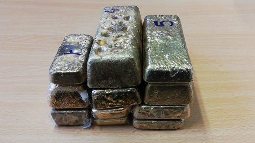 Polizei findet Gold und Geld in Rucksack