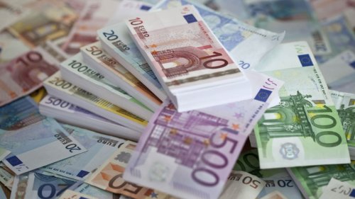 Gehalt und Pension: Beamten winkt DOPPELTES Lohn-Plus dank Bürgergeld! | Politik