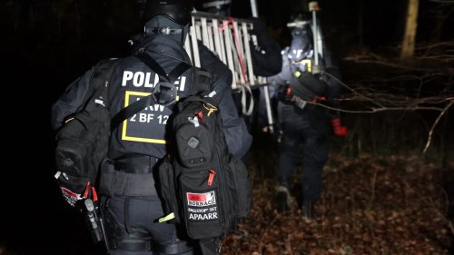Polizei räumt besetztes Waldstück bei Wuppertal