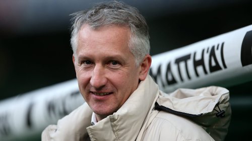 Trainer-Kandidat überraschte Bosse! Neuer Rasen gegen Rumpel-Fußball! : Baumann baut Schalke um
