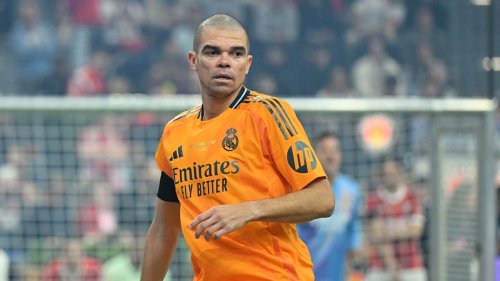 Ob die Bosse auf ihn hören?: Weltstar Pepe gibt Bayern Palhinha-Rat