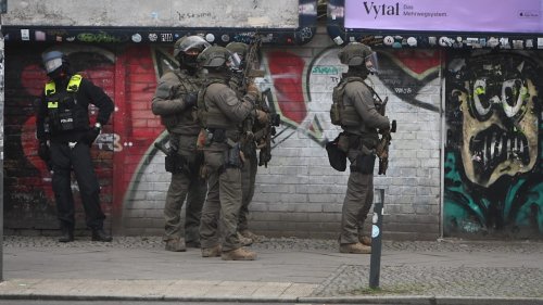 Jagd auf RAF-Terroristen: SEK-Einsatz und Schüsse in Berlin | Regional