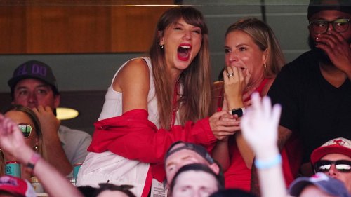 Taylor Swift bestätigt Liebes-Gerüchte mit NFL-Star Travis Kelce | Sportmix