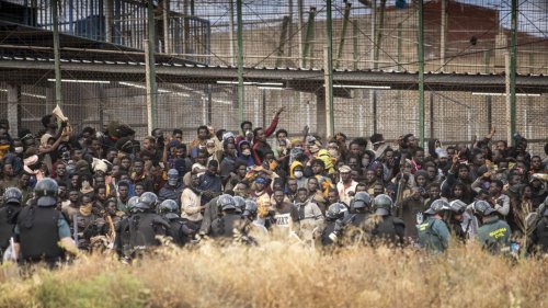 18 Migranten sterben bei Sturm auf EU-Grenze