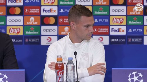 FC Bayern: Mitarbeiter flüstert Kimmich Boateng-Antwort zu! | Fußball