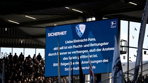 Wegen Frankfurter Fan-Banner: Bundesliga-Spiel startet mit XXL-Verzögerung