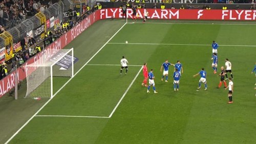 Matthäus: „Noch nie gesehen“: Das unfassbare Balljunge-Italien-Schnarch-Tor!