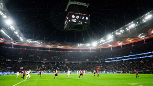 FC Bayern: Außergewöhnliche Szenen nach 1:5-Pleite in den Katakomben | Fußball