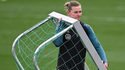 Frauenfußball: Zukunft von DFB-Kapitänin Alexandra Popp bleibt offen | Fußball