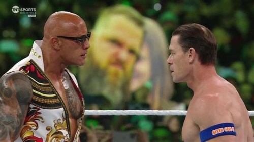 Der krasseste WWE-Moment aller Zeiten! The Rock sorgt für WrestleMania-Schocker | Sportmix