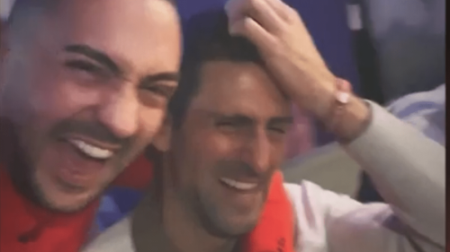 Djokovic lacht

über Federer-Witz
