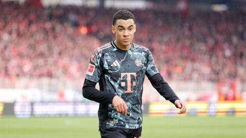 DAS beschäftigt den Offensiv-Star: Warum Musiala ein zerrissenes Bayern-Trikot postete