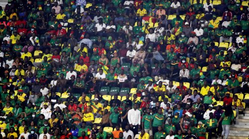 6 Tote bei Massenpanik

im Fußball-Stadion