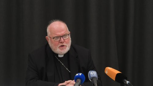 Schweigen Kirchenmänner, weil sie erpresst werden?