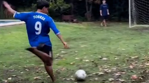 Maradona-Enkel zeigt seine einzigartige Schusstechnik