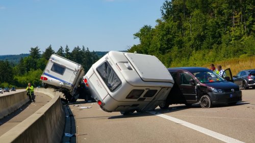 Wohnwagen-Crash auf der Autobahn