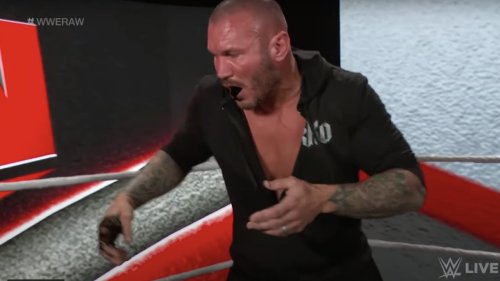 Randy Orton übergibt
sich live im TV
