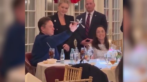 Völlig losgelöst …: Elon Musk lässt Besteck fliegen
