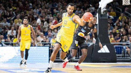 Basketball: Alba Berlin zerlegt Crailsheim Merlins, Fans feiern Weltmeister Thiemann | Sportmix