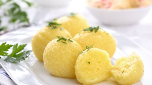 Bayerische Spezialität: Hausgemachte Kartoffelknödel