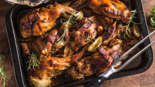Typisch französisch: Kaninchen mit Rosmarin in Weißwein