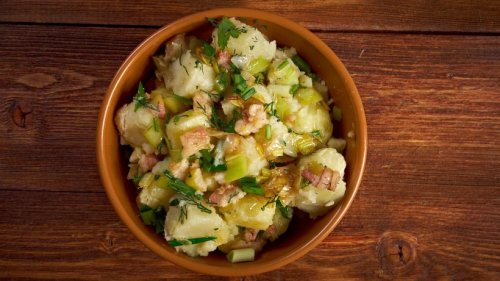 Moderne Hausmannskost – Kartoffelsalat mit Apfel und Speck