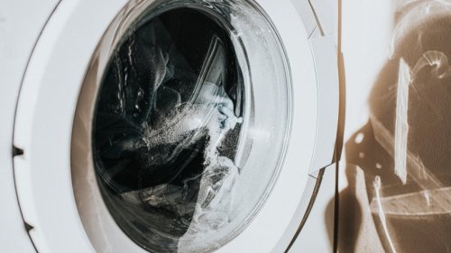 Wäsche noch frischer und sauberer: Deshalb gehört dieser Schnaps in die Waschmaschine