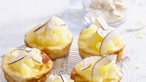 Piña-Colada-Mini-Käsekuchen: Sommerlicher Kuchengenuss