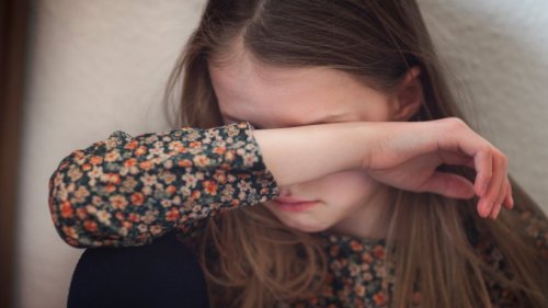 7-Jährige wird fies gemobbt und darf nicht mehr mit ihrer Freundin spielen – weil sie geimpft ist