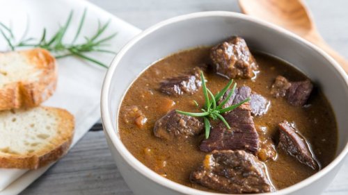 Schwarzbier-Gulasch: So köstlich schmeckt der Herbst