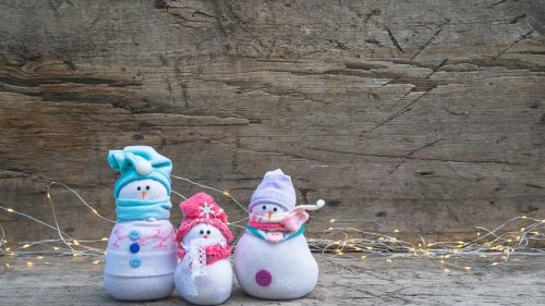 Süße Schneemänner oder Wichtel basteln: Aus ollen Socken wird Weihnachtsdeko
