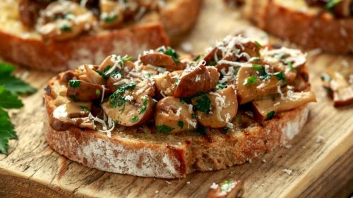 Knobi trifft Champignons: Deftige Pilzstulle mit Knoblauchfrischkäse