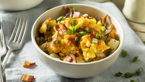 Deftiges Rührei mit Pfifferlingen, Speck und Kartoffeln
