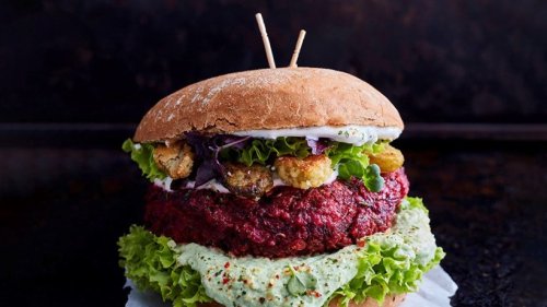 Vegetarische Burger: Probieren Sie unbedingt diesen Rote-Bete-Burger