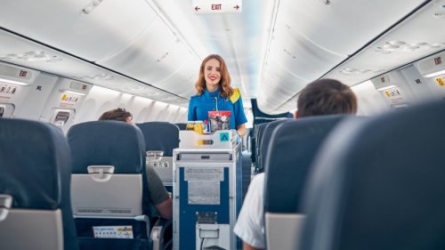 Urlaub 2022: Diese fünf Dinge können Sie im Flugzeug gratis bekommen