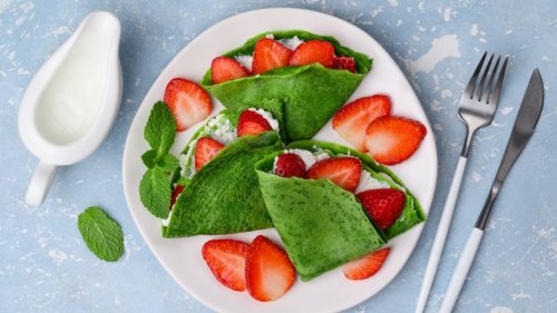 Schnell & einfach: Spinat-Ricotta-Pfannkuchen mit Erdbeeren