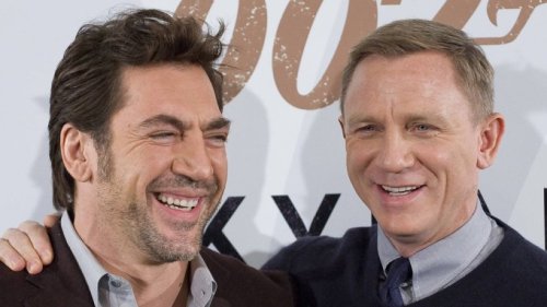 Javier Bardem hüpfte für Daniel Craig als Bond-Girl aus der Torte