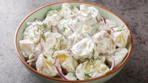 So machen Sie schwedischen Kartoffelsalat mit Dill