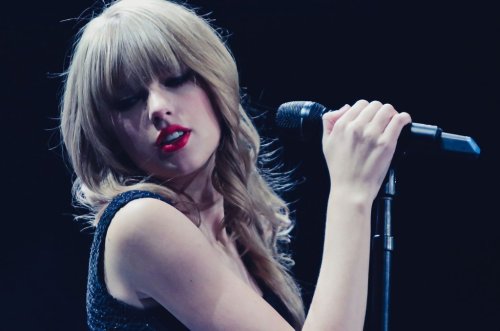 Taylor Swift Reveals 'Midnights' Track 7 Title