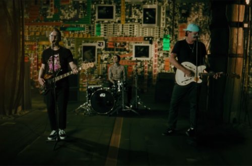 Blink-182 Reflects on Its Music Videos & Rocky History in ‘One More Time’: Watch