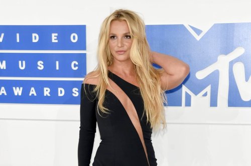 Britney Spears Shows Off Bikini Body, Goes Topless on Honeymoon: Watch