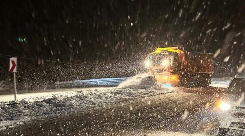 Tunceli-Erzincan karayolu kar ve tipi nedeniyle trafiğe kapatıldı