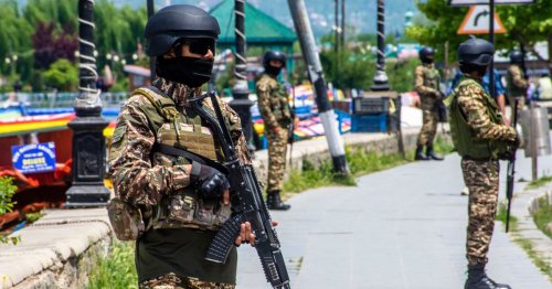 Pakistani troops 'fire on Indian soldiers' along Kashmir frontier