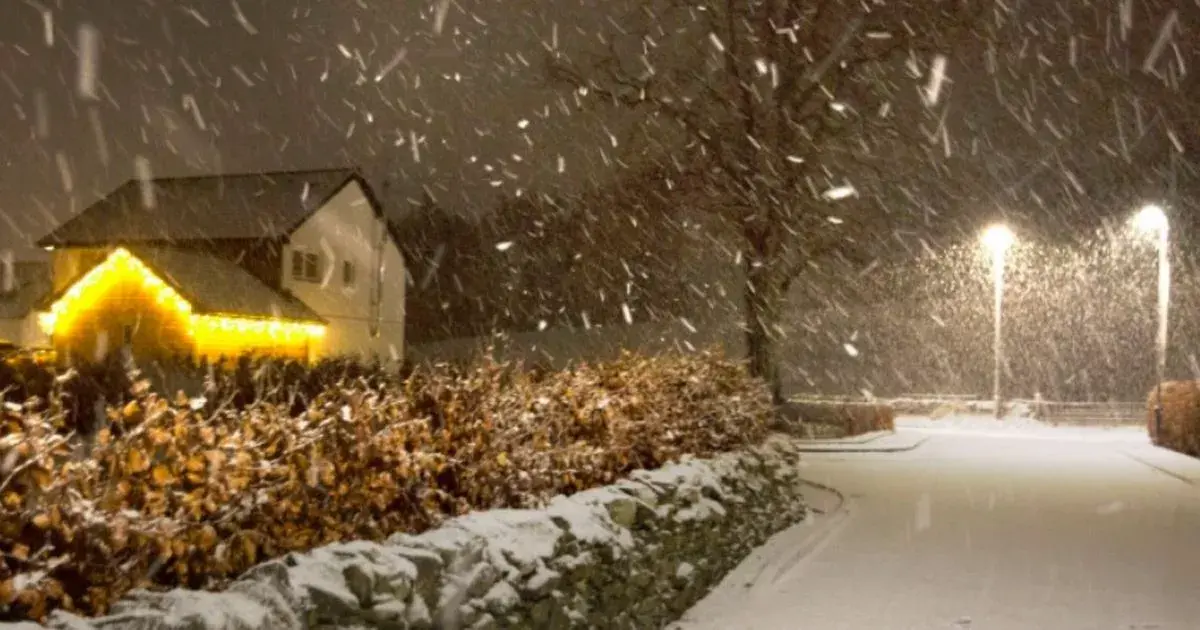 Met Office snow map shows exact hour flurries 'start to settle' on England