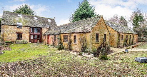 Inside the £1.65m converted barn in Broadway with surprising room