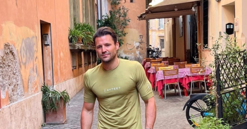 Mark Wright in mortifying wardrobe malfunction with fans in hysterics