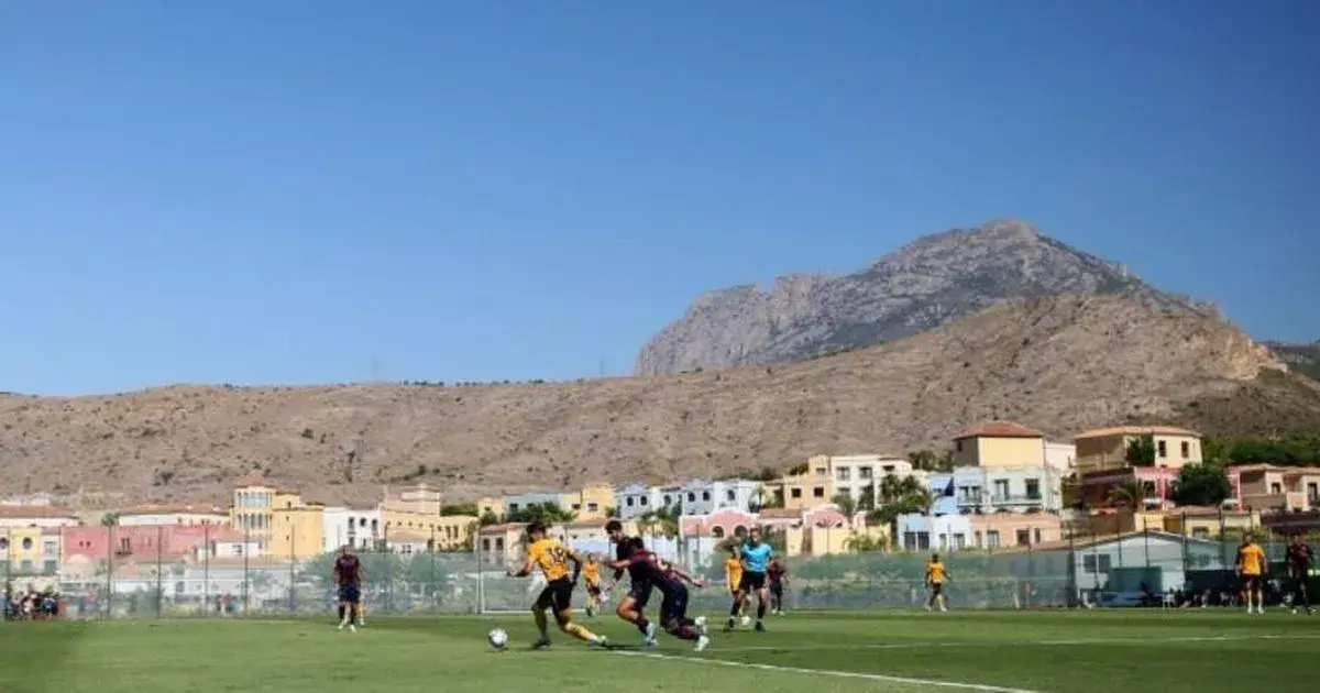 Spain's new 'crackdown' on tourists as they are told they are 'not welcome' in new area