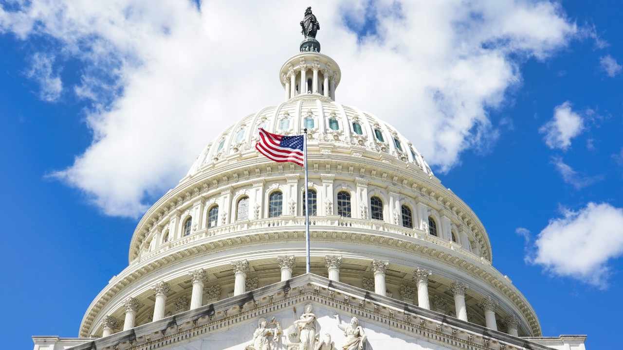 CLARITY Act Gets New Push as Senator Ties Crypto Rules to US Dollar Power